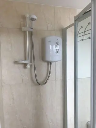 Tek Büyük Yataklı Oda (With Shower)