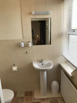Tek Büyük Yataklı Oda (With Shower)