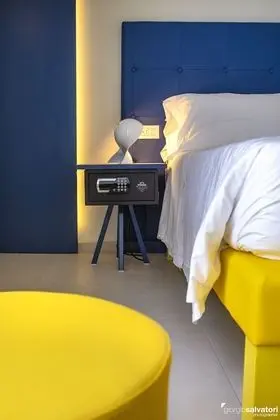 Standard Büyük Yataklı Tek Kişilik Oda, Balkon, Kısmi Deniz Manzaralı