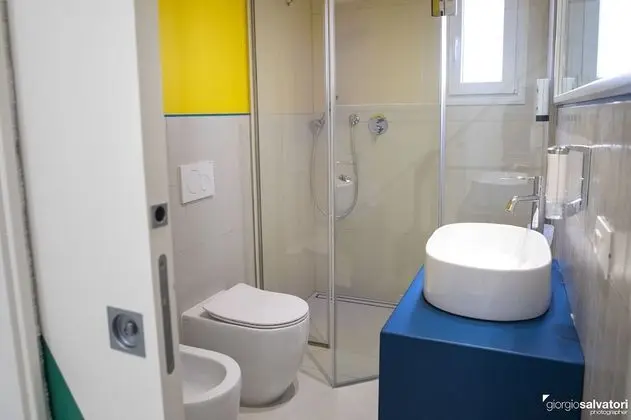 Standard Büyük Yataklı Tek Kişilik Oda, Balkon, Kısmi Deniz Manzaralı