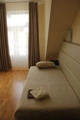 Üç Kişilik Oda
