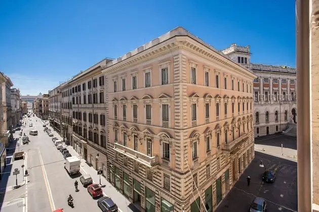 Standard Dört Kişilik Oda, 1 Yatak Odası, Banyolu/Duşlu, Şehir Manzaralı