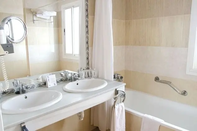 Tek Büyük veya İki Ayrı Yataklı Oda, Deniz Manzaralı (2 adults)