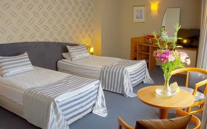 Tek Büyük veya İki Ayrı Yataklı Oda