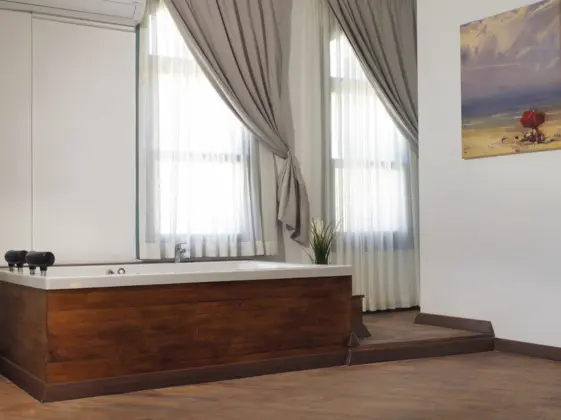 Suite, Şehir Manzaralı, Jakuzili