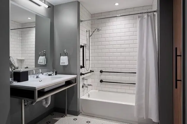 Oda, 1 En Büyük (King) Boy Yatak (Mobility Accessible, Tub)