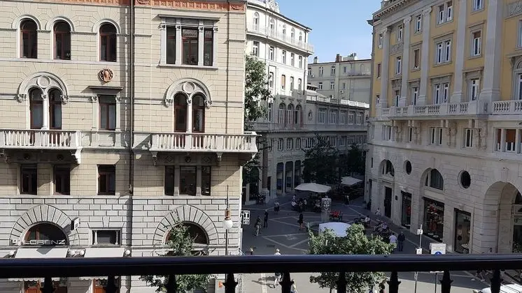 Süit, Balkon (Iris)