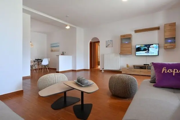Romantic Villa, 1 En Büyük (King) Boy Yatak ve Çekyat, Engellilere Uygun, Havuz Manzaralı