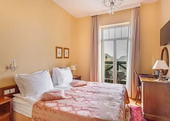 Tek Büyük Yataklı Oda, Balkon, Göl Manzaralı
