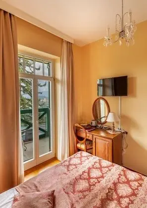 Tek Büyük Yataklı Oda, Balkon, Göl Manzaralı