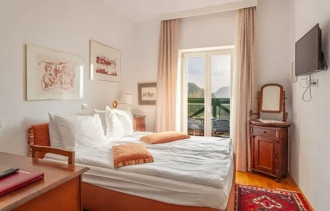 Tek Büyük Yataklı Oda, Balkon, Göl Manzaralı