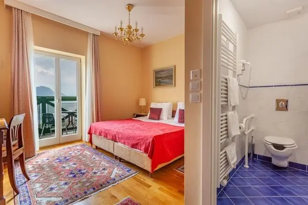 Tek Büyük Yataklı Oda, Balkon, Göl Manzaralı