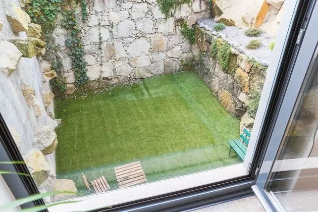 Basic Stüdyo, Bahçe Manzaralı