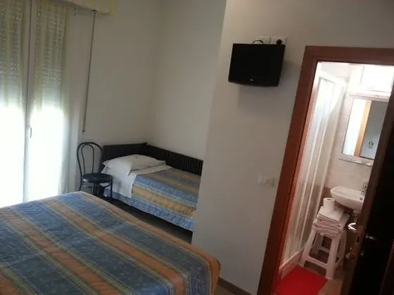 Üç Kişilik Oda