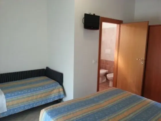 Üç Kişilik Oda