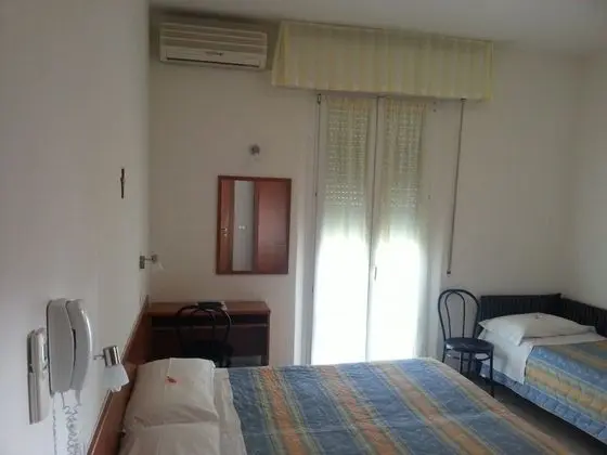Üç Kişilik Oda