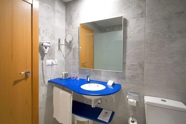 Tek Büyük Yataklı Oda, Teras (2 Adults + 1 Child)
