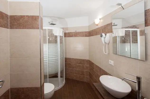 Üç Kişilik Oda, Özel Banyo