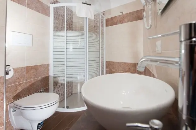 Üç Kişilik Oda, Özel Banyo