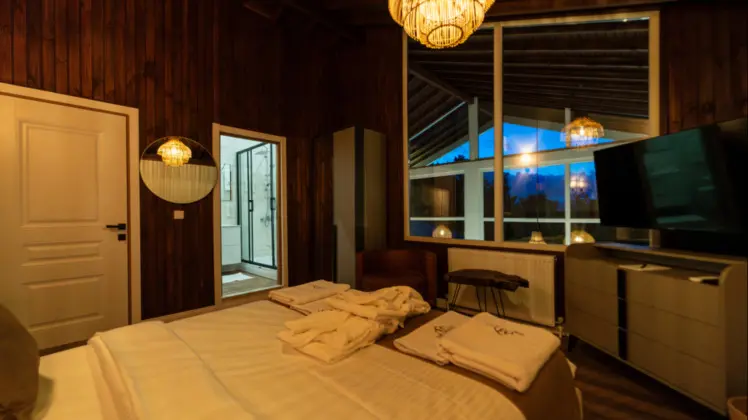 Villa 2+1 Oda, Göl Manzaralı, Isıtmalı Özel Havuzlu