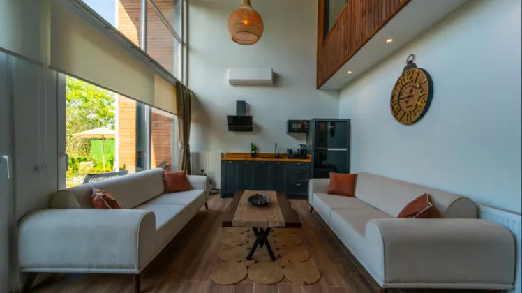 Villa 2+1 Oda, Göl Manzaralı, Isıtmalı Özel Havuzlu