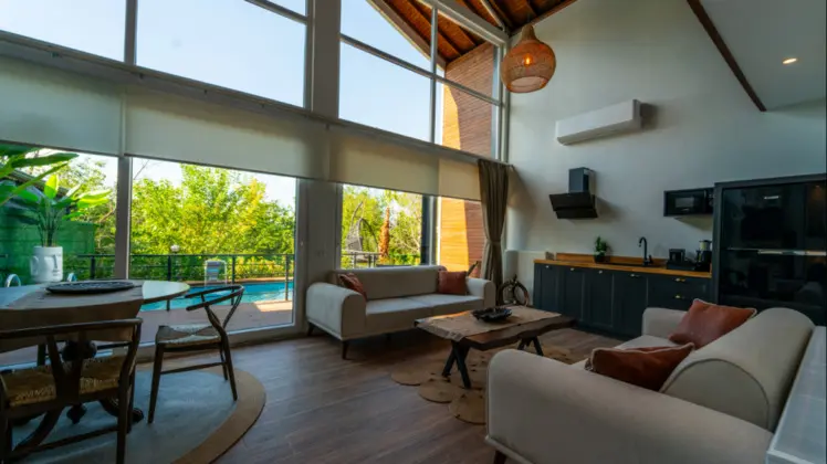 Villa 2+1 Oda, Göl Manzaralı, Isıtmalı Özel Havuzlu