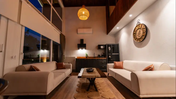 Villa 2+1 Oda, Göl Manzaralı, Isıtmalı Özel Havuzlu
