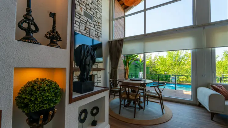 Villa 2+1 Oda, Göl Manzaralı, Isıtmalı Özel Havuzlu