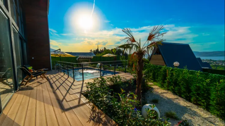 Villa 3+1 Oda, Göl Manzaralı, Isıtmalı Özel Havuzlu