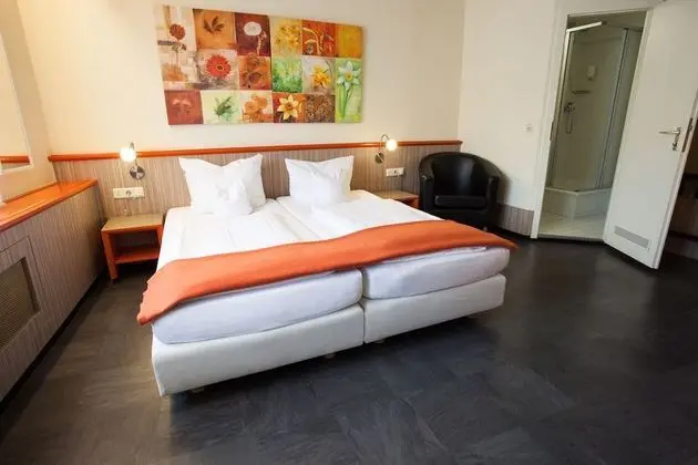 Doppel -oder-Zweibettzimmer
