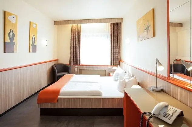 Doppel -oder-Zweibettzimmer