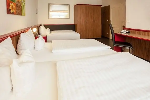 Üç Kişilik Oda
