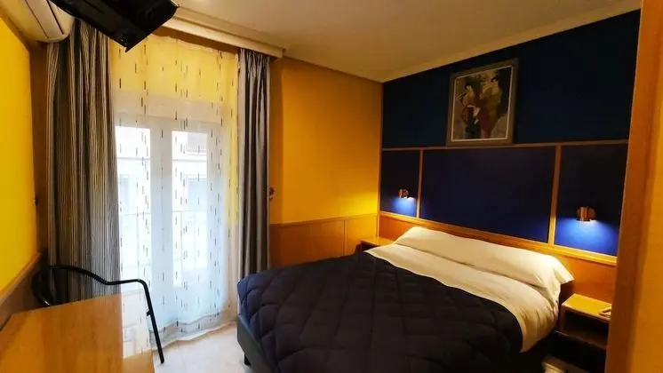 Tek Büyük Yataklı Oda (1 Double or 2 single beds)