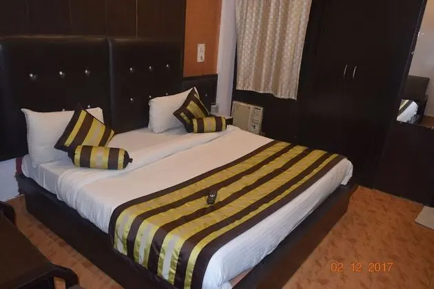 Deluxe Tek Büyük Yataklı Oda, 1 Çift Kişilik Yatak, Engellilere Uygun, Sigara İçilebilir