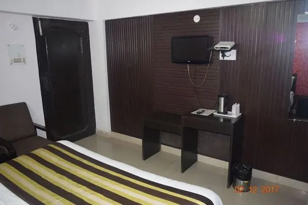 Deluxe Tek Büyük Yataklı Oda, 1 Çift Kişilik Yatak, Engellilere Uygun, Sigara İçilebilir