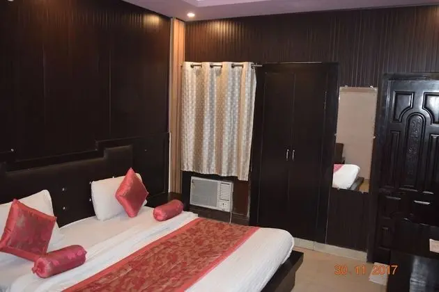 Deluxe Tek Büyük Yataklı Oda, 1 Çift Kişilik Yatak, Engellilere Uygun, Sigara İçilebilir