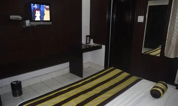 Deluxe Tek Büyük Yataklı Oda, 1 Çift Kişilik Yatak, Engellilere Uygun, Sigara İçilebilir