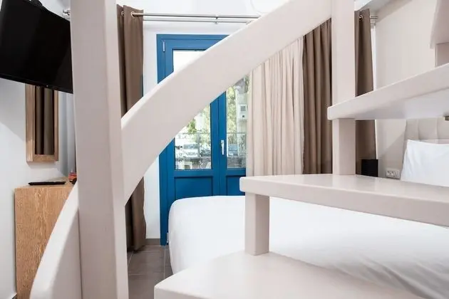 Family Oda, Dağ Manzaralı (Split Level)
