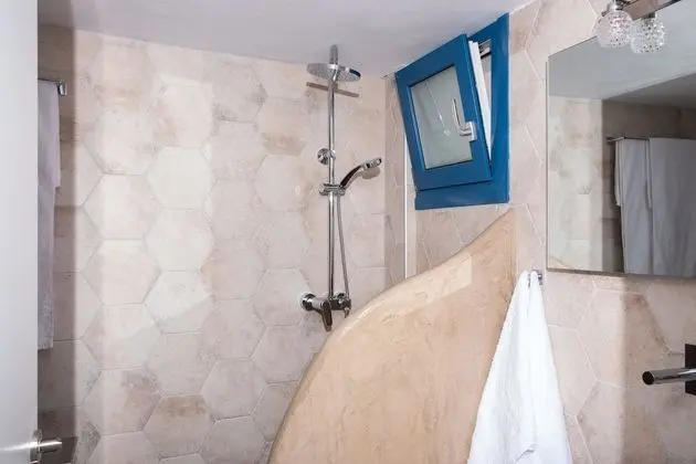 Family Oda, Dağ Manzaralı (Split Level)