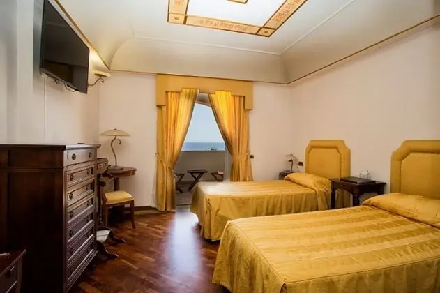 Deluxe Tek Büyük veya İki Ayrı Yataklı Oda, Deniz Manzaralı