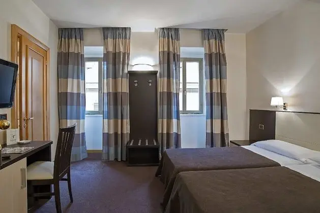 Standard Tek Büyük Yataklı Oda