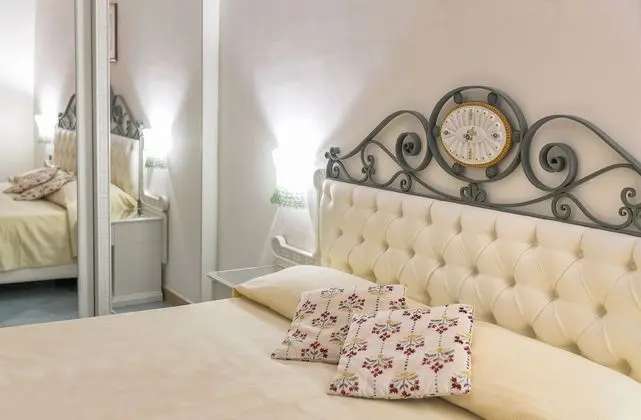 Standard Tek Büyük Yataklı Oda, Kısmi Deniz Manzaralı