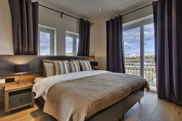 Superior Tek Büyük veya İki Ayrı Yataklı Oda