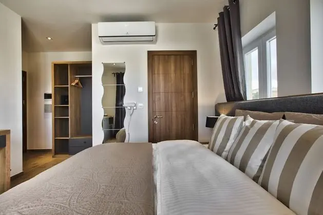 Superior Tek Büyük veya İki Ayrı Yataklı Oda