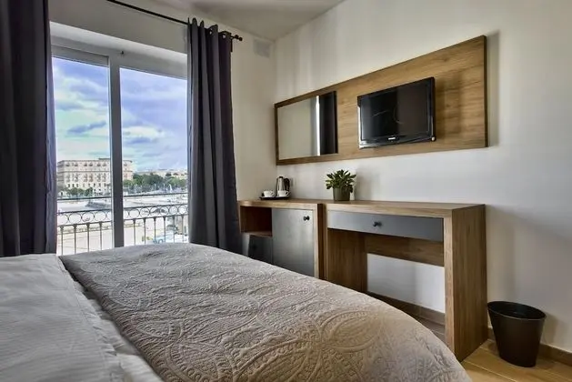 Superior Tek Büyük veya İki Ayrı Yataklı Oda