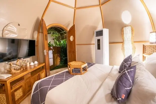 Luxury Glamping with Bathtub