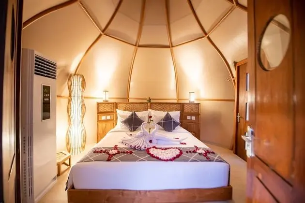 Luxury Glamping with Bathtub