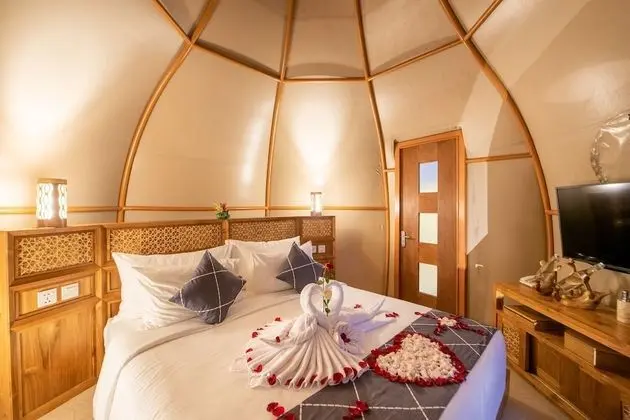 Luxury Glamping with Bathtub