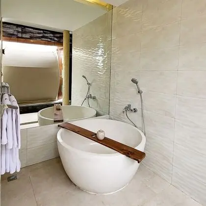 Luxury Glamping with Bathtub