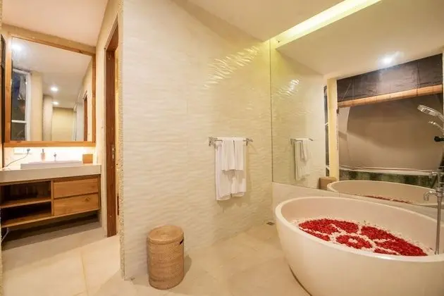 Luxury Glamping with Bathtub
